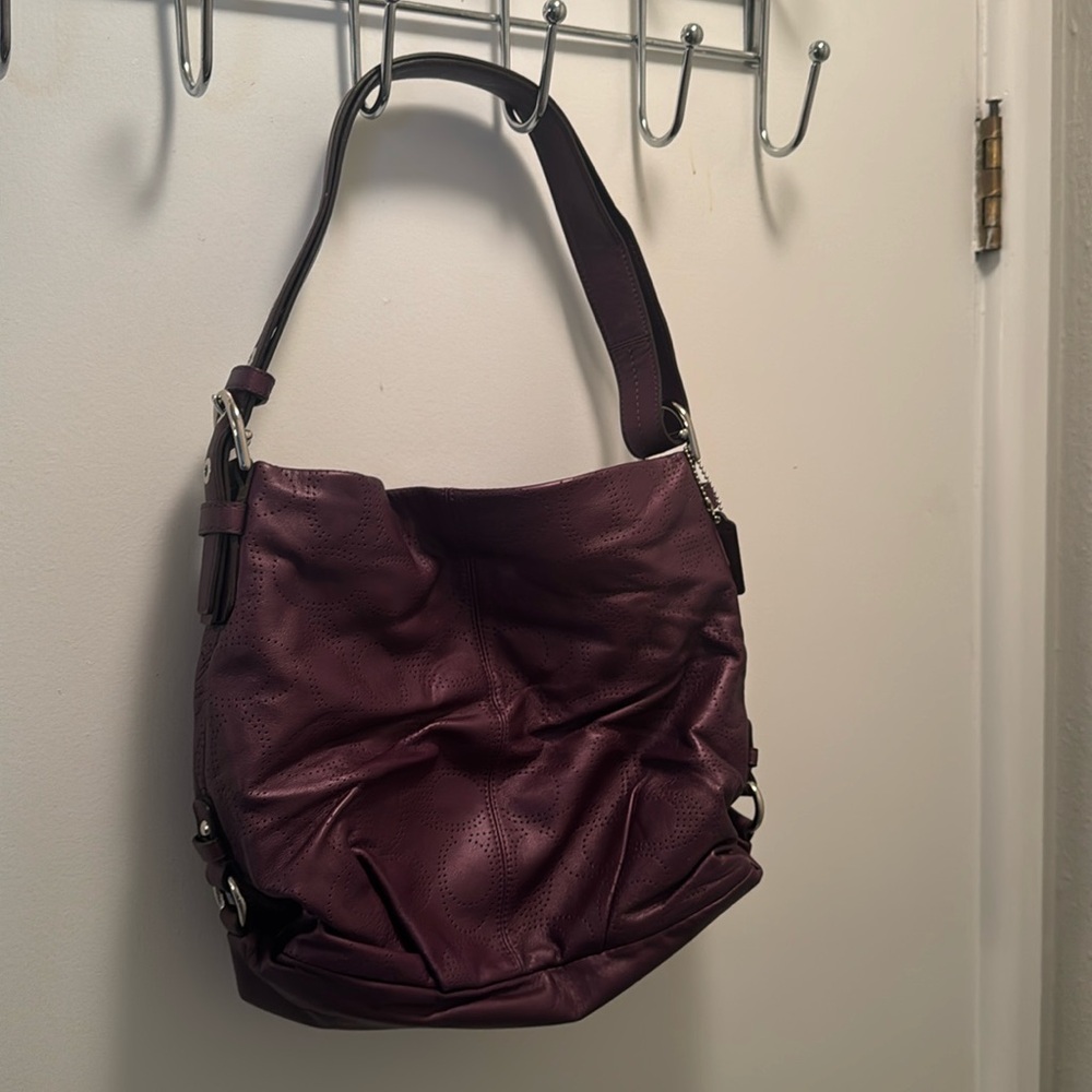 New VINTAGE Coach purse. Beautiful purple color. Rare find. Authentic